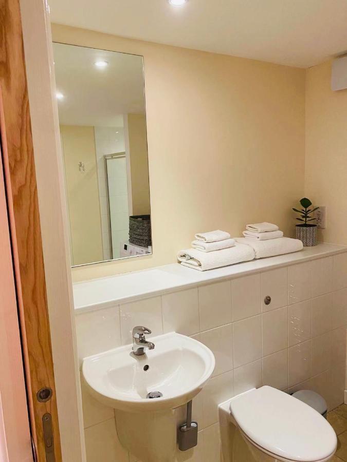 2 Bed 2 Bath With Private Parking Leilighet EDI Eksteriør bilde