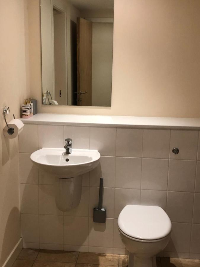 2 Bed 2 Bath With Private Parking Leilighet EDI Eksteriør bilde