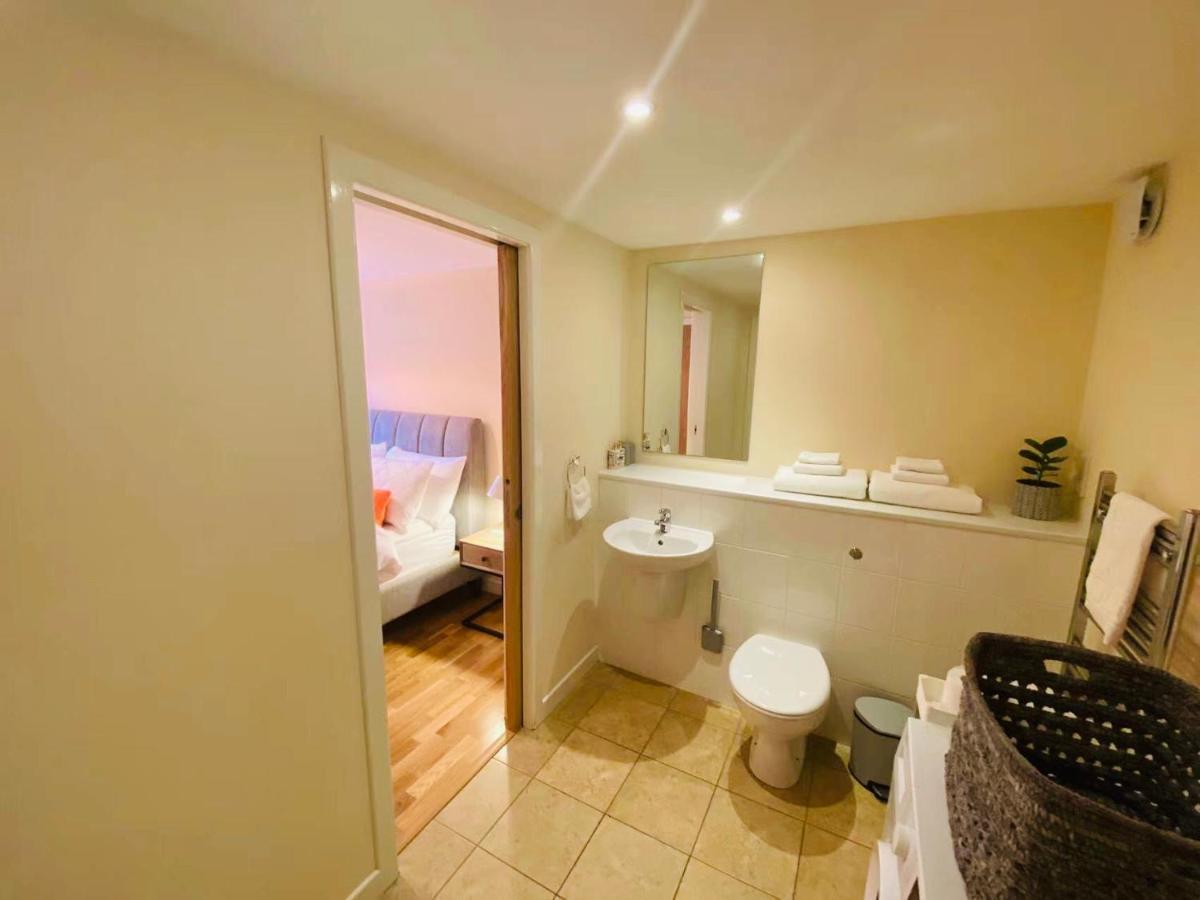 2 Bed 2 Bath With Private Parking Leilighet EDI Eksteriør bilde