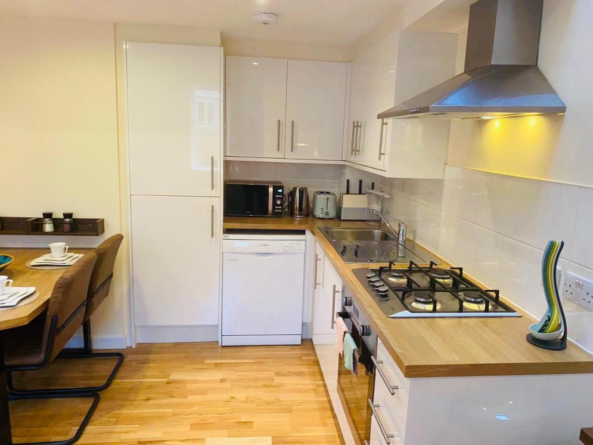 2 Bed 2 Bath With Private Parking Leilighet EDI Eksteriør bilde