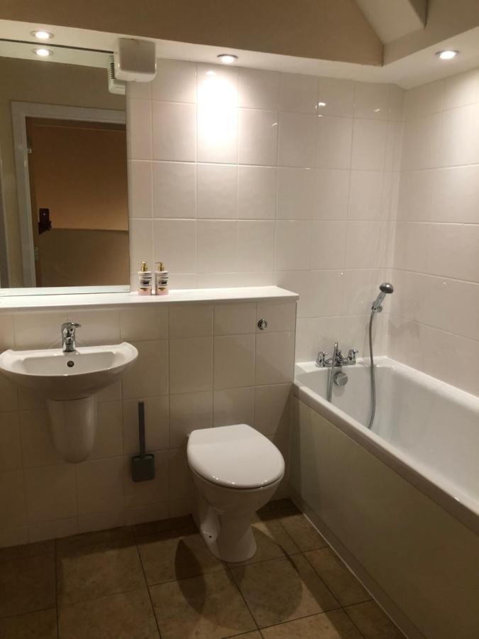 2 Bed 2 Bath With Private Parking Leilighet EDI Eksteriør bilde
