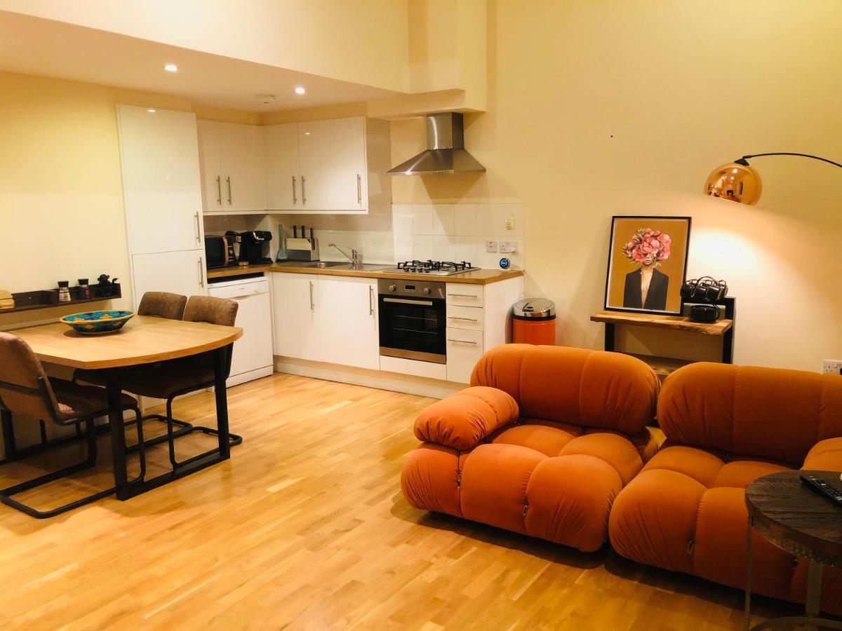 2 Bed 2 Bath With Private Parking Leilighet EDI Eksteriør bilde