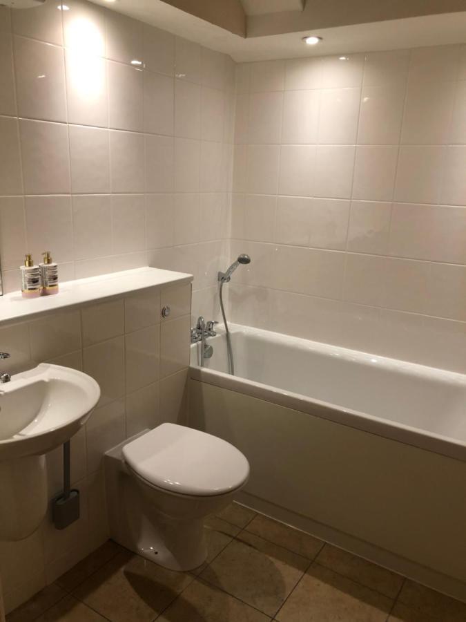 2 Bed 2 Bath With Private Parking Leilighet EDI Eksteriør bilde