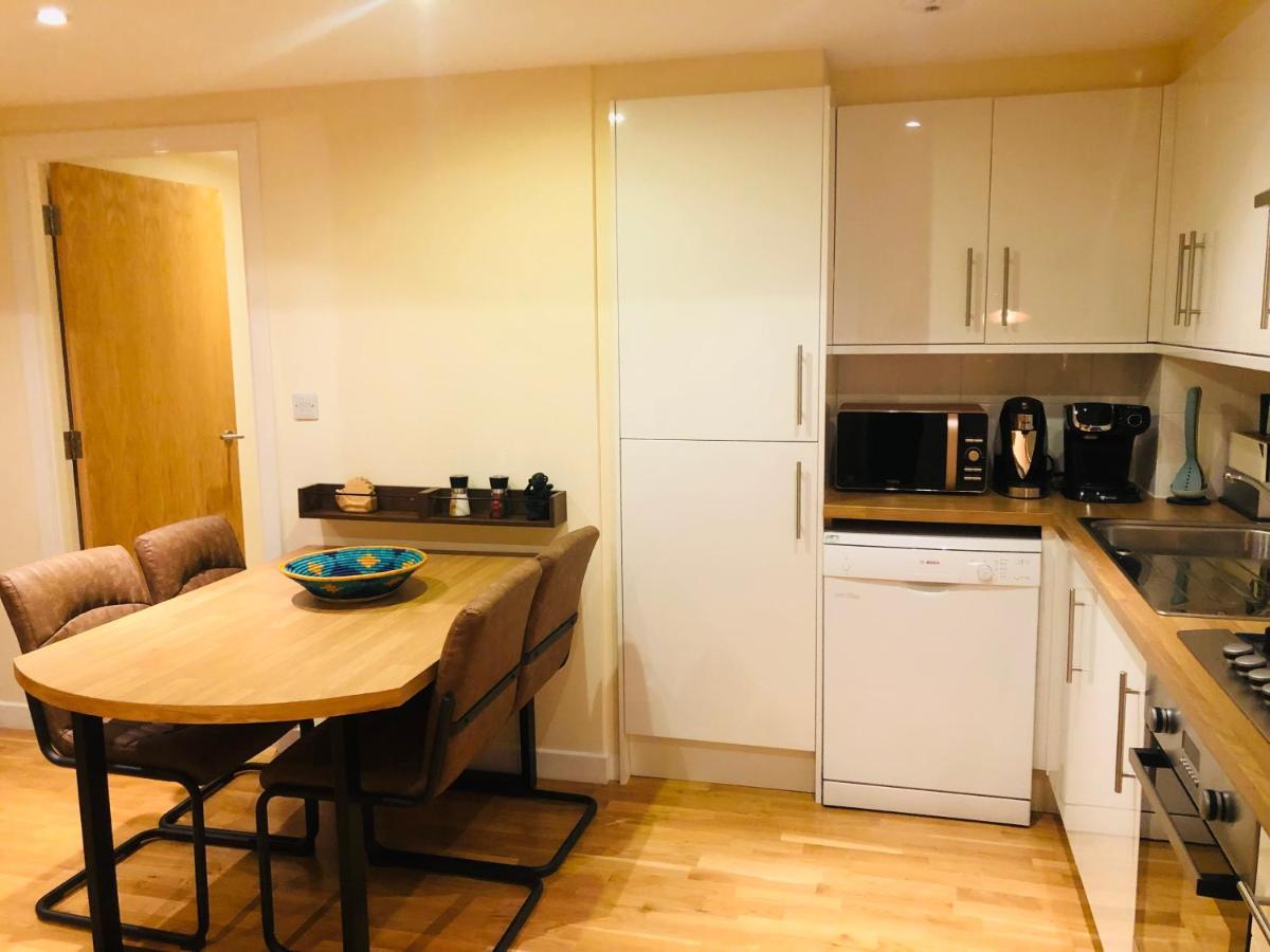 2 Bed 2 Bath With Private Parking Leilighet EDI Eksteriør bilde