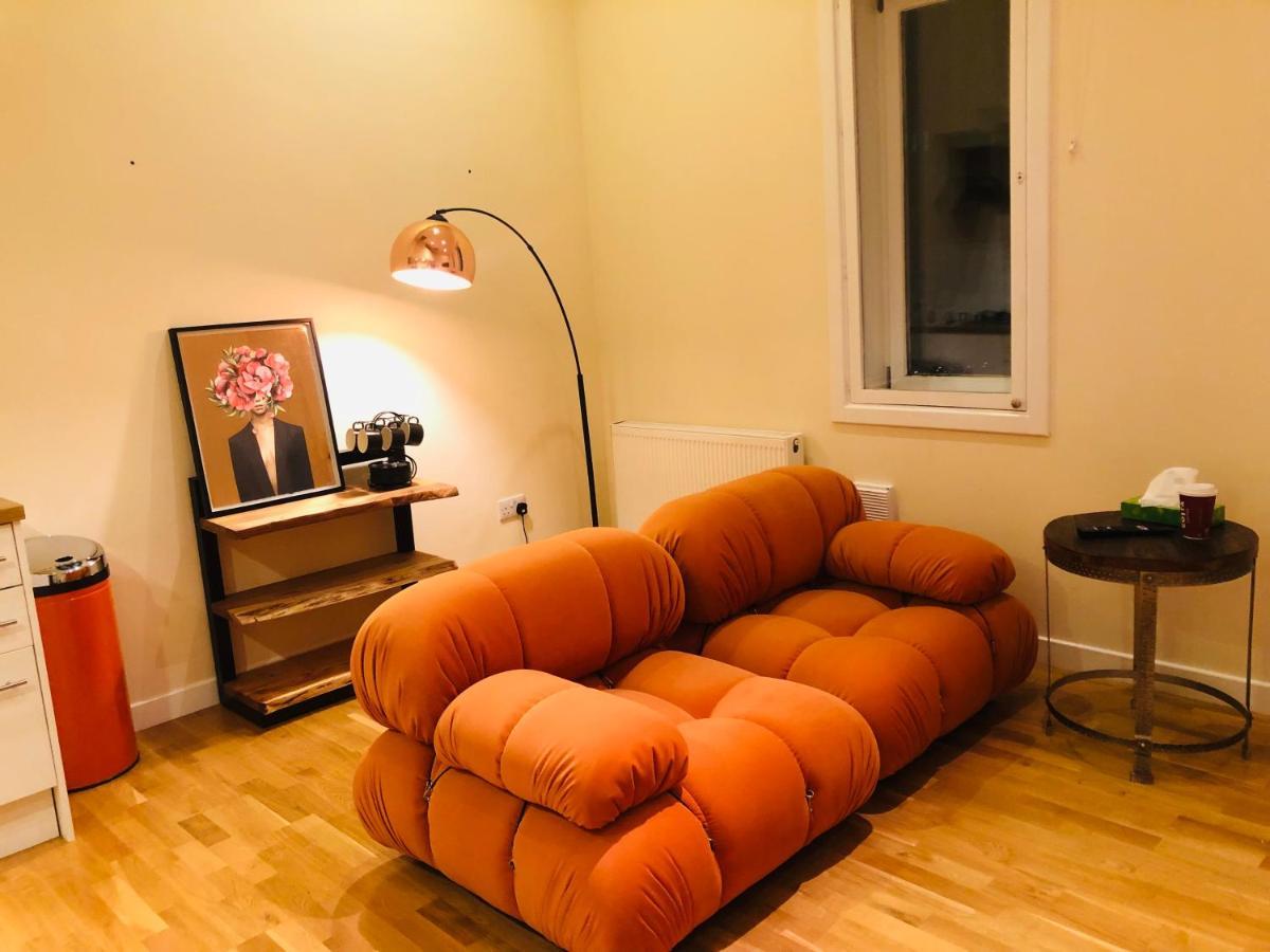 2 Bed 2 Bath With Private Parking Leilighet EDI Eksteriør bilde