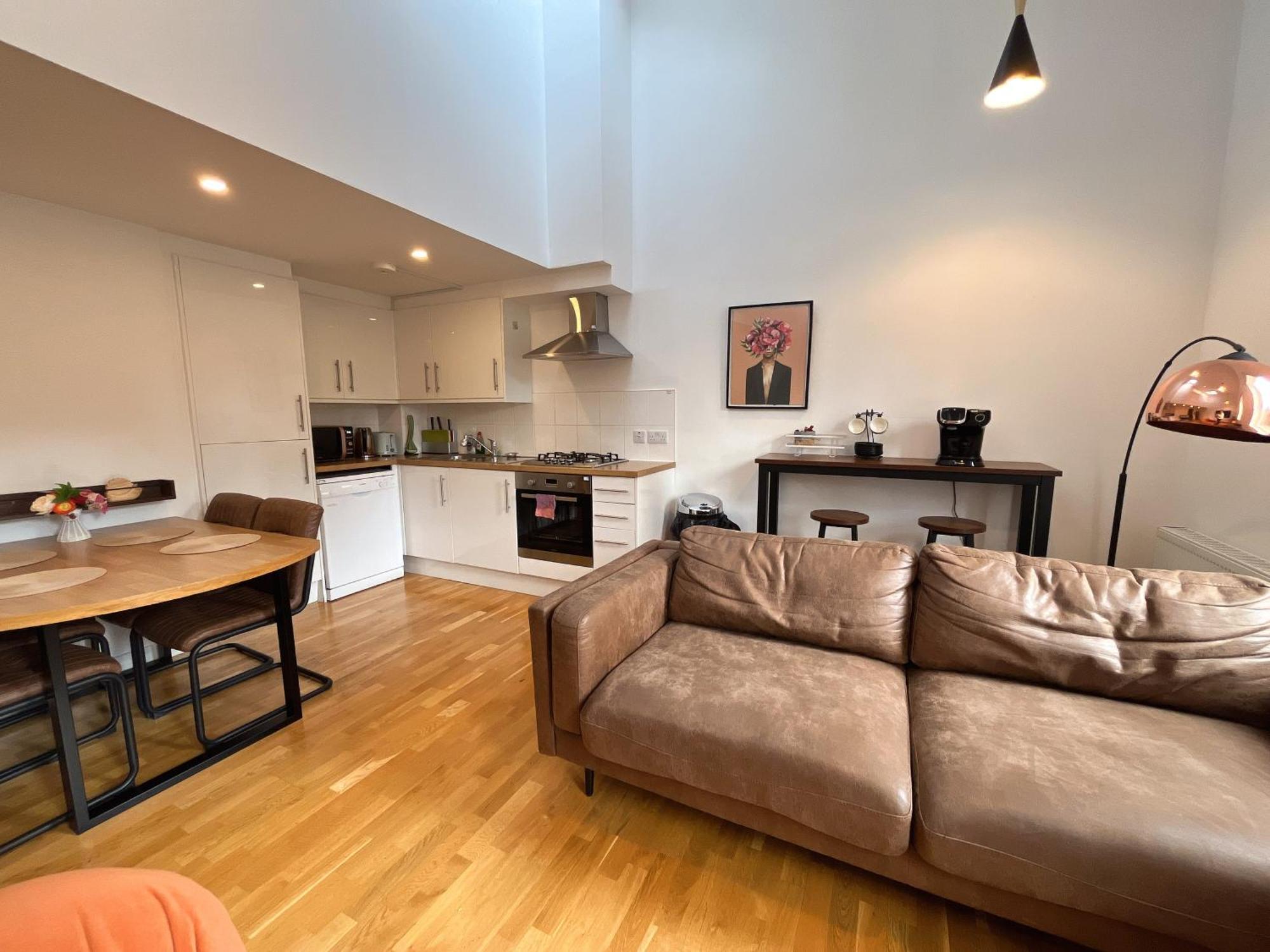 2 Bed 2 Bath With Private Parking Leilighet EDI Eksteriør bilde